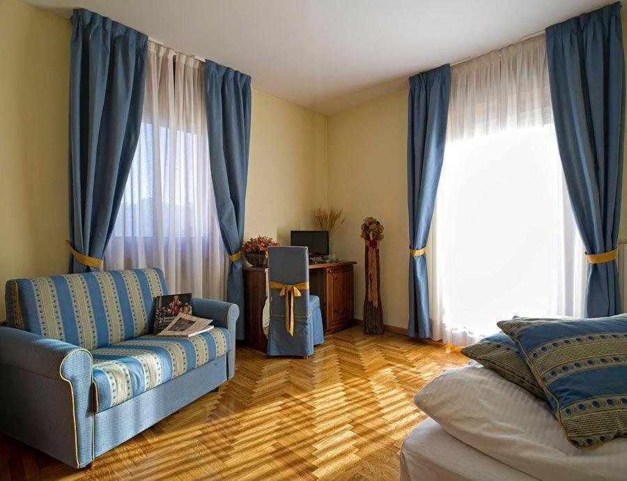 Double Room with Lake View,289278980:JPEG