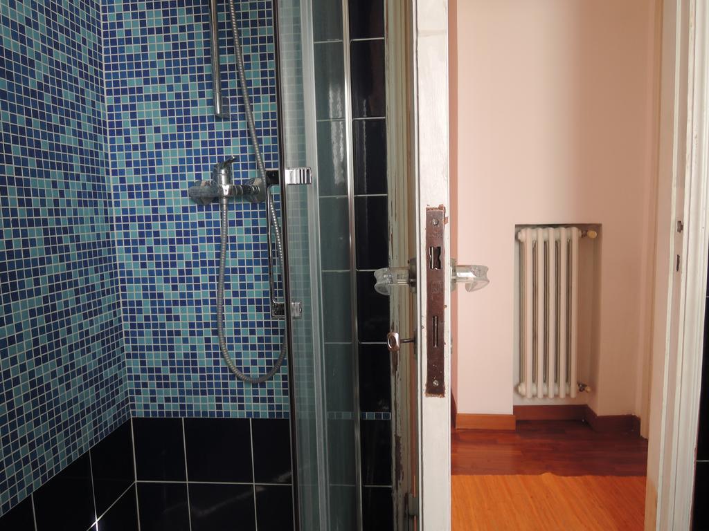 Twin Room Shared Toilet,330433588:JPEG