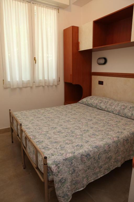 Pokój Dwuosobowy z prywatną łazienką poza pokojem