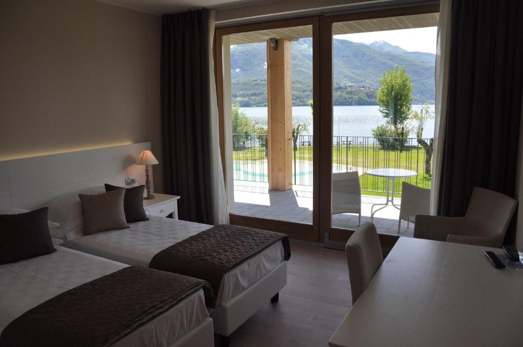 Superior Double or Twin Room Frontal Lake View
