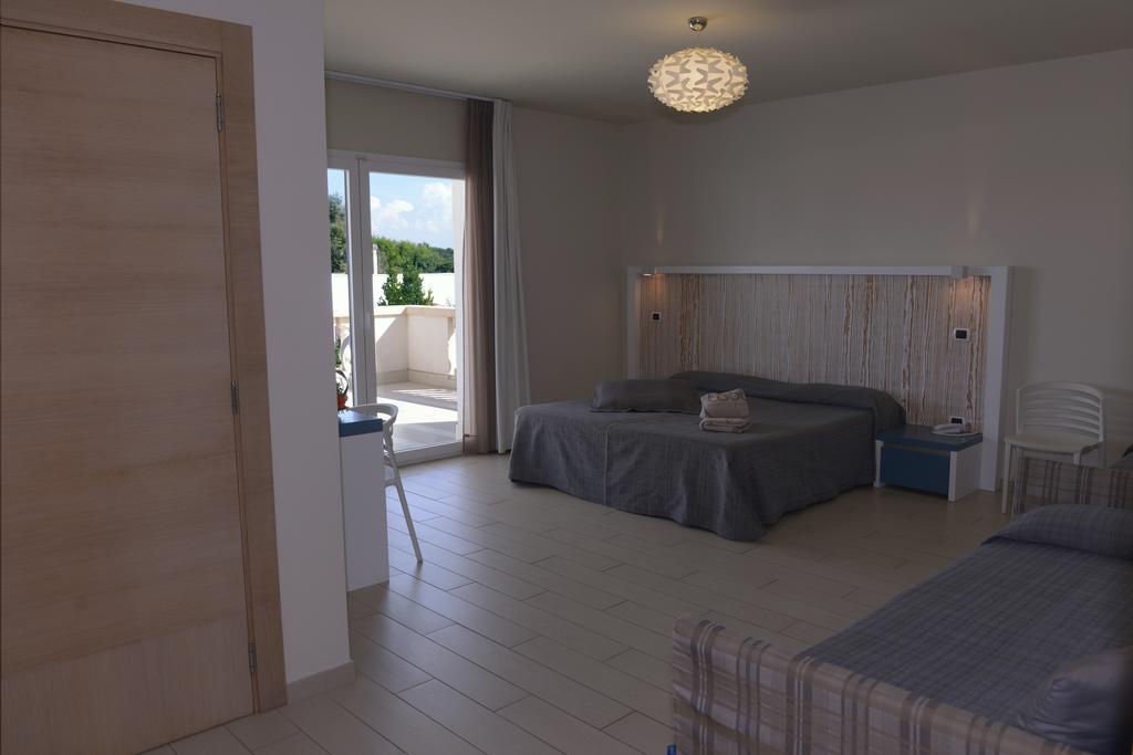 Triple Room with Side Sea View,1375775900:JPEG