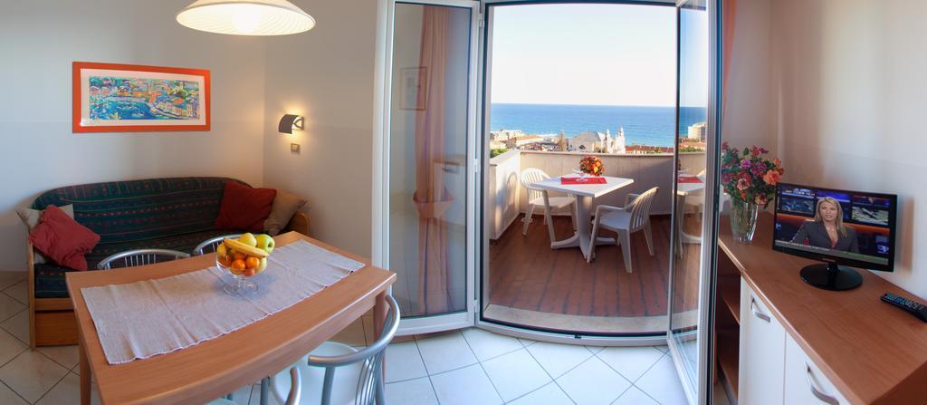 Apartment mit 1 Schlafzimmer und einem Balkon mit Meerblick (4 Erwachsene)