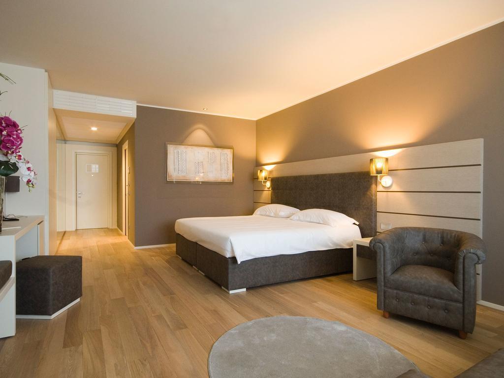 Deluxe Double or Twin Room,1081032328:JPEG