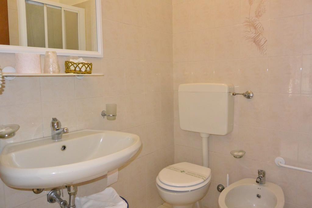Single Room,498053430:JPEG