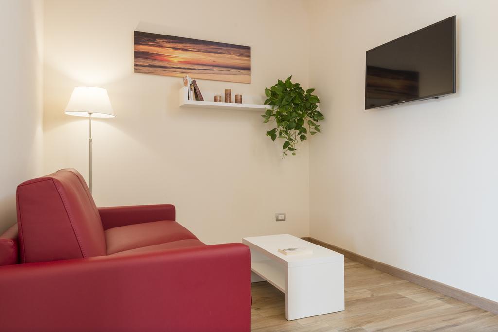 Deluxe One-Bedroom Apartment