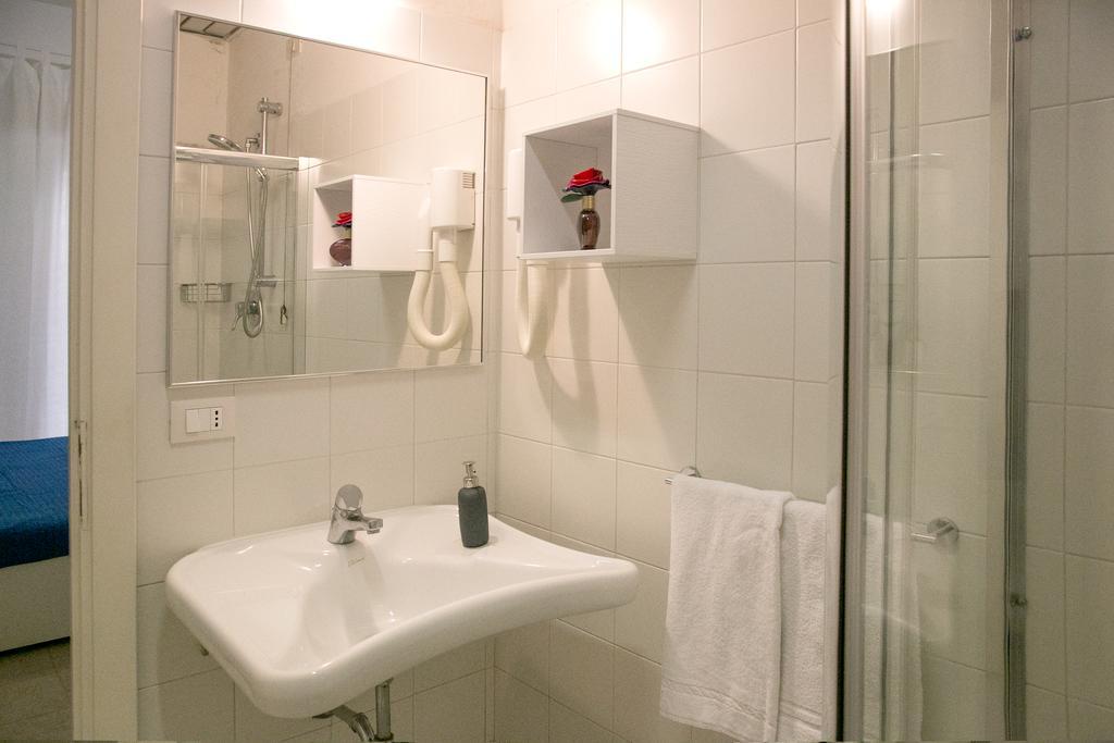 One-Bedroom Apartment with Private Patio - Ground Floor (5 Adults)