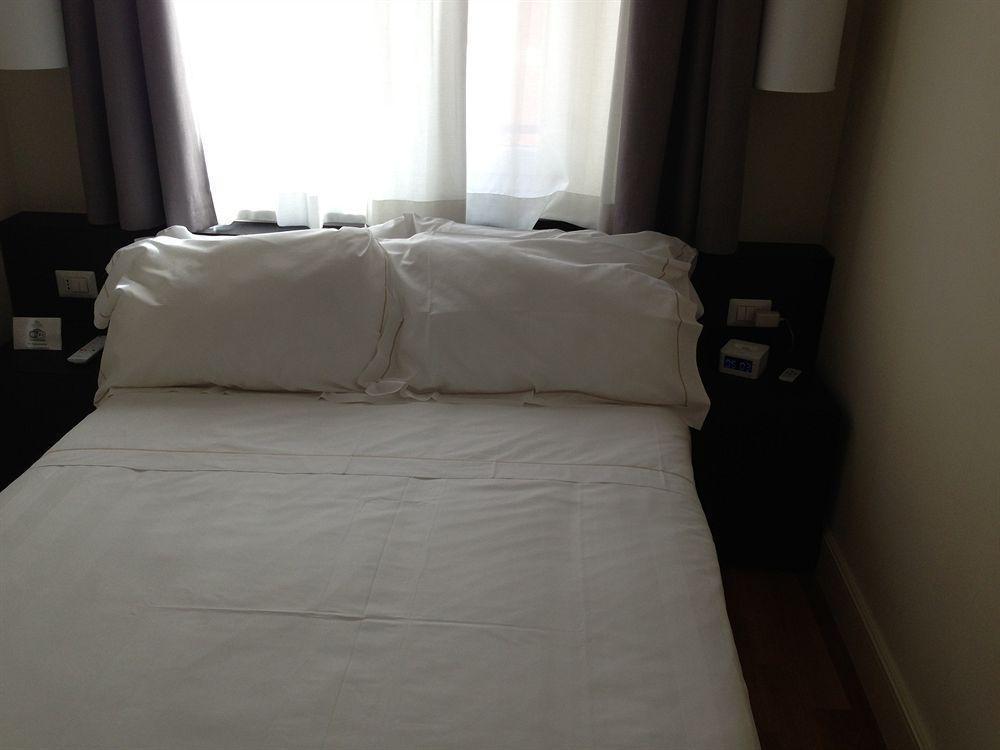 Quarto com Cama de Casal ou 2 de Solteiro