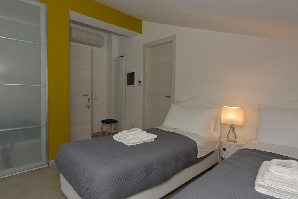 Single Room with Private Bathroom,339400483:JPEG