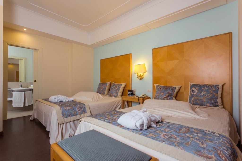 Kamer met 2 Queensize Bedden