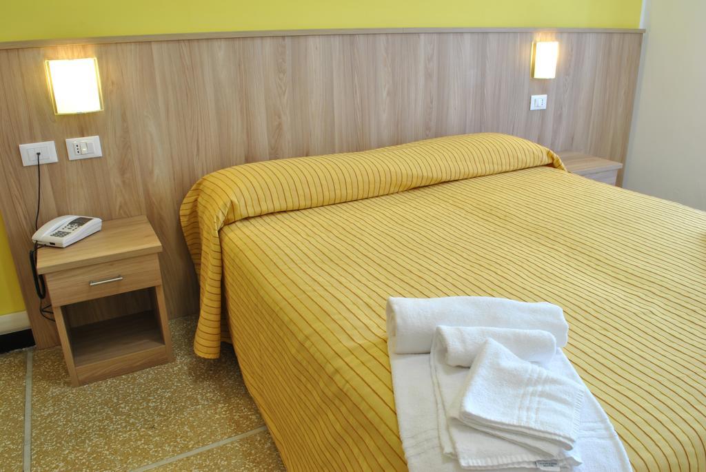 Double or Twin Room,233181229:JPEG