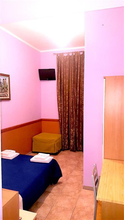 Small Double Room,372516772:JPEG