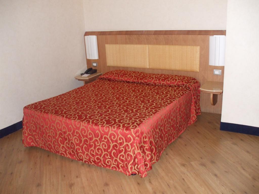 Double Room,370654597:JPEG