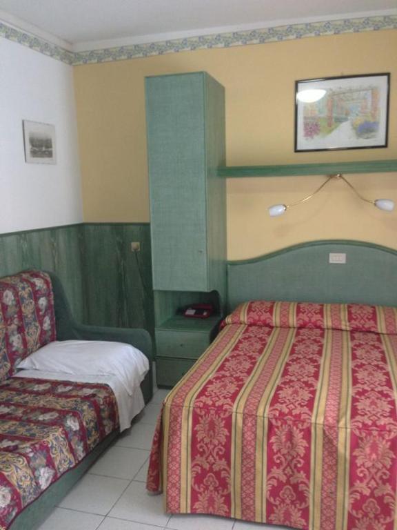Dreibettzimmer mit Balkon