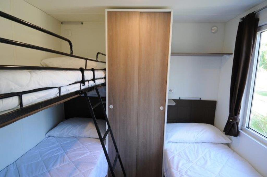 Mobile Home Next - Towels / Bed linen available for a fee - Pets allowed for a fee,377049934:JPEG