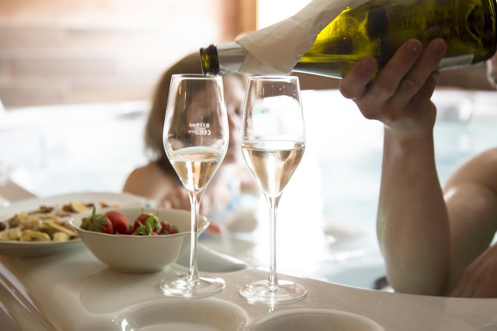 Small Double Room,444787074:JPEG