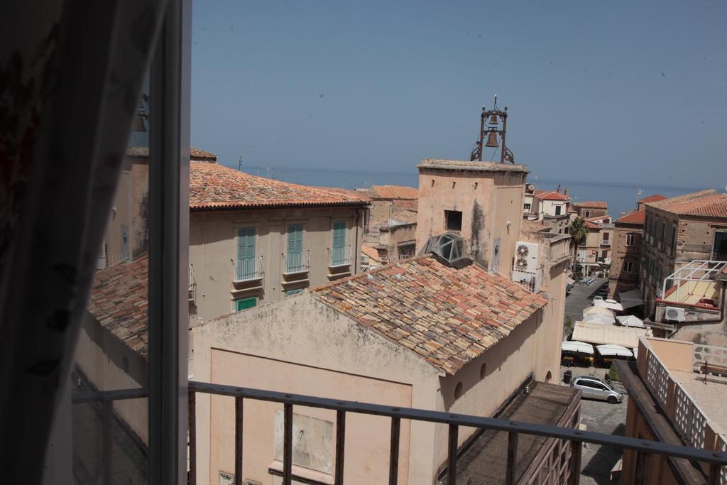 Camera Matrimoniale Piccola con Vista Mare