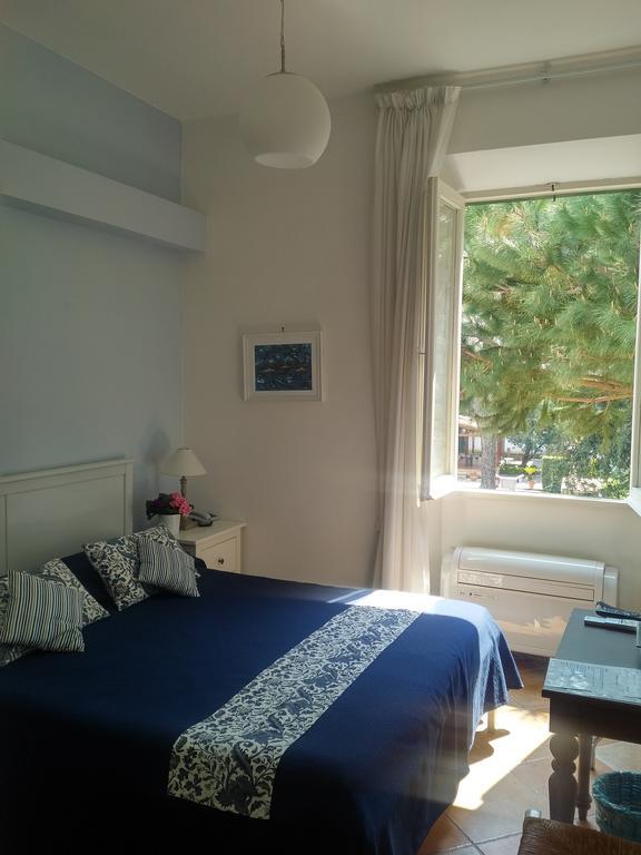 Small Double Room,397184265:JPEG