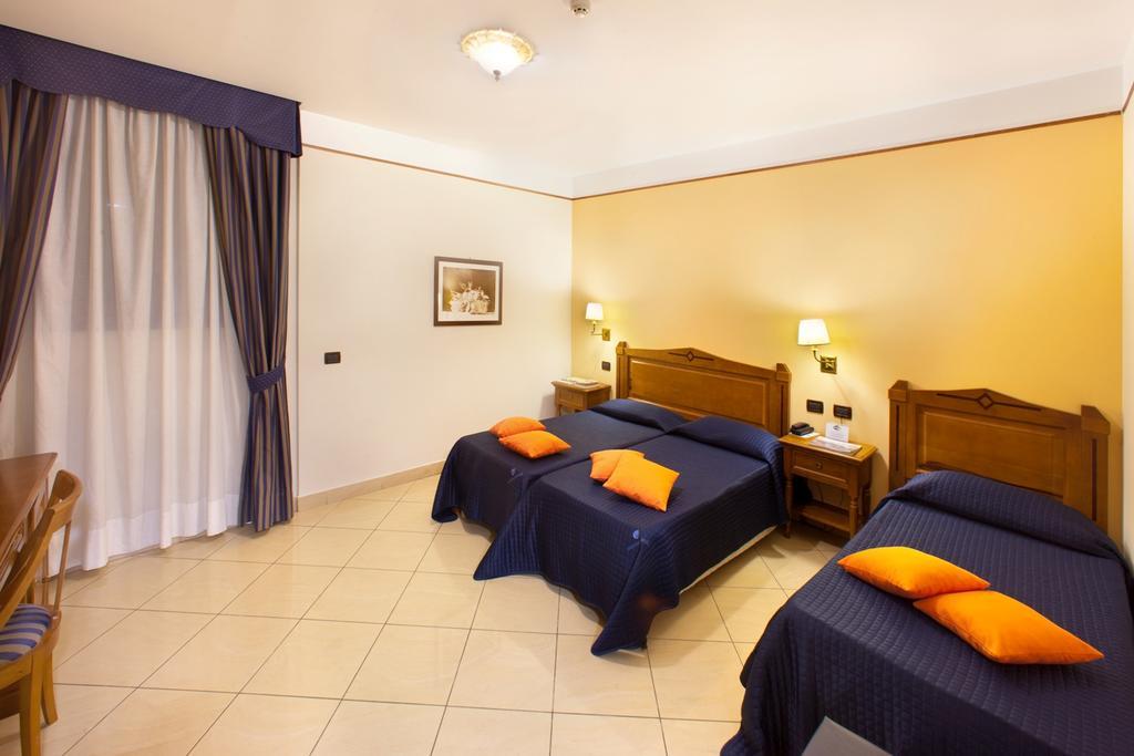 Quadruple Room,681659508:JPEG