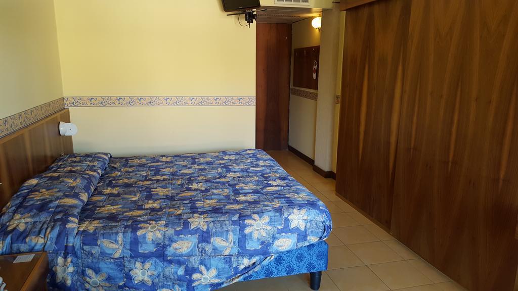 Basic Double or Twin Room,1209645595:JPEG