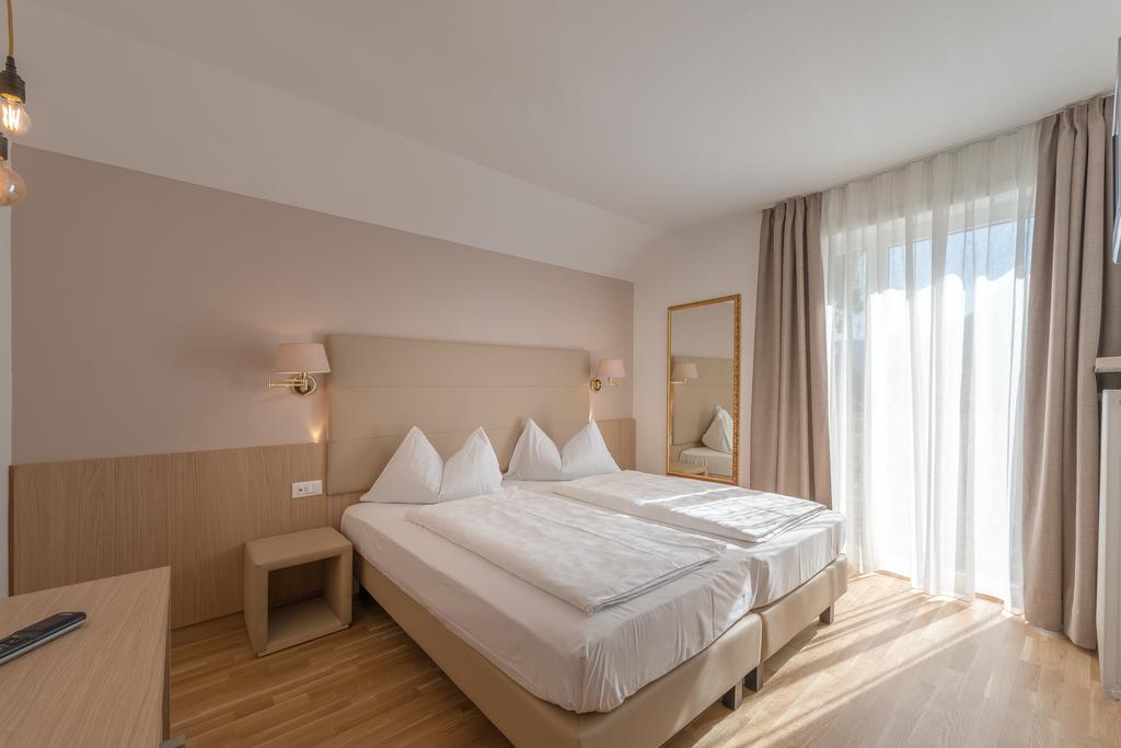 Doppelzimmer mit Balkon