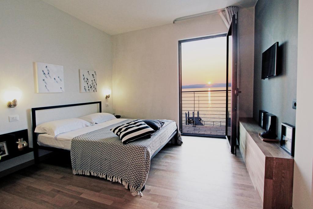 Deluxe Double Room with Balcony - Lake View
