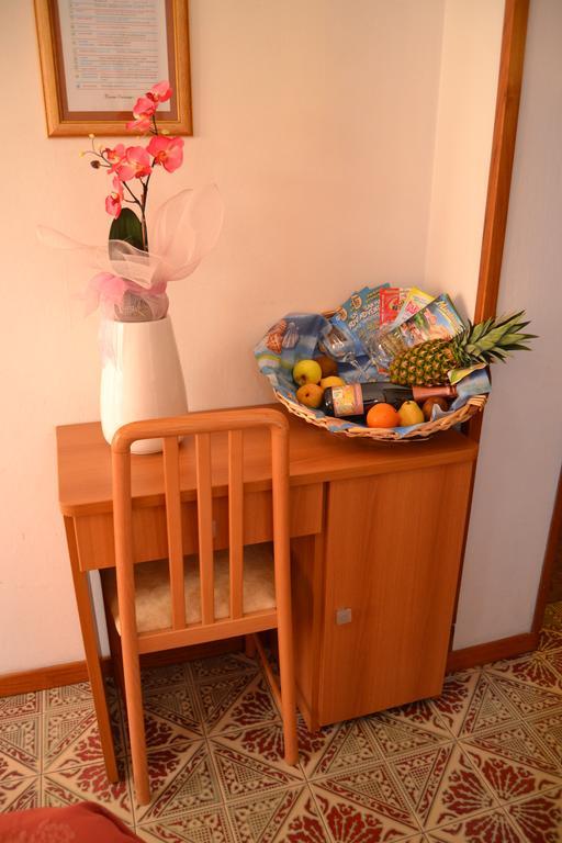 Economy Double or Twin Room,400235127:JPEG