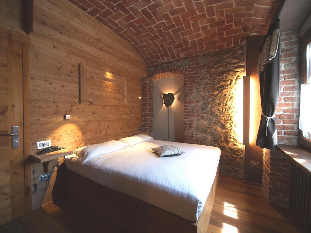 Family Room (2 Adults + 1 Child),724187944:JPEG