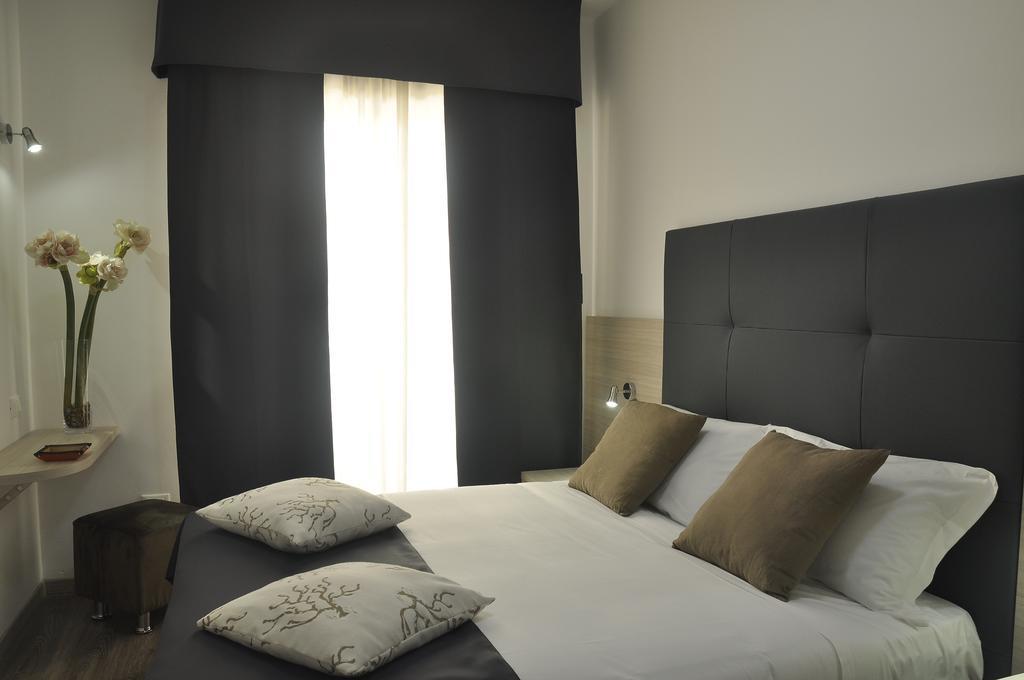 Deluxe tweepersoonskamer met balkon en uitzicht op zee