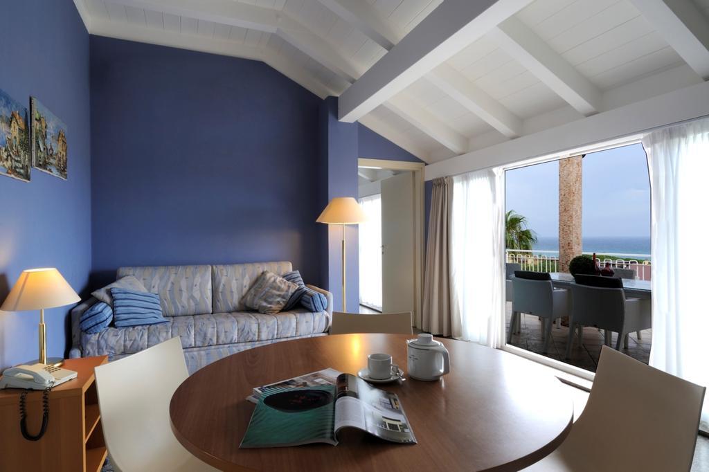Appartamento Attico con 2 Camere da Letto e Vista Mare (6 Adulti)