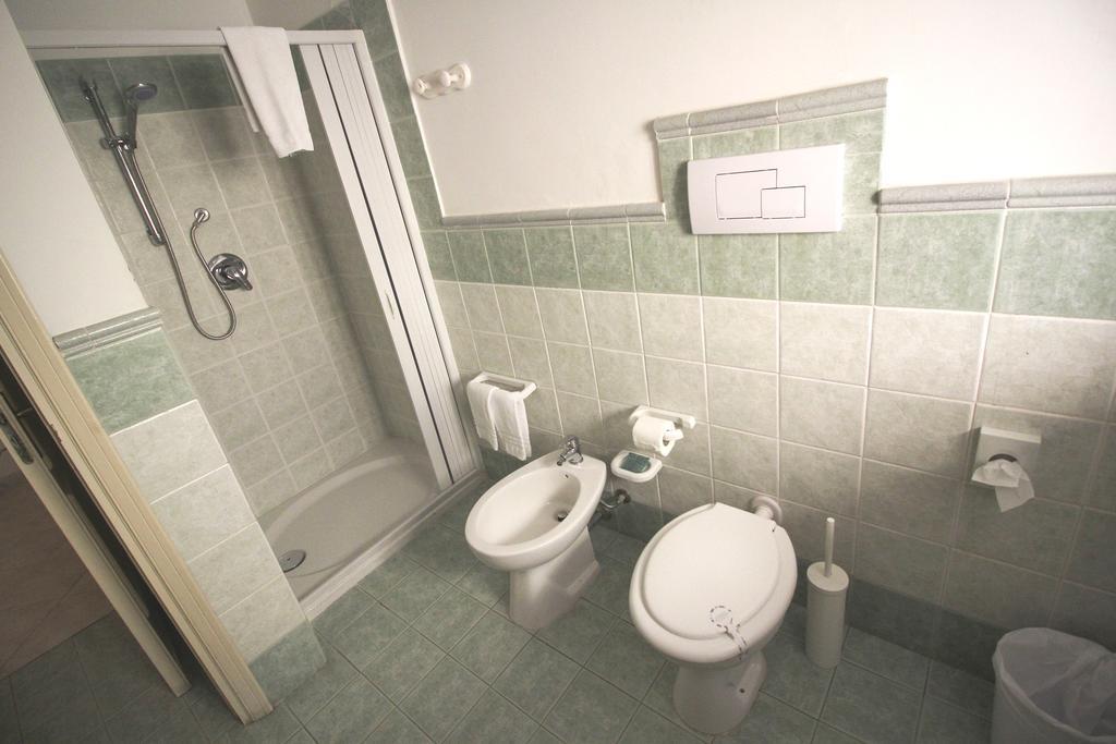 Pokój czteroosobowy z prywatną łazienką