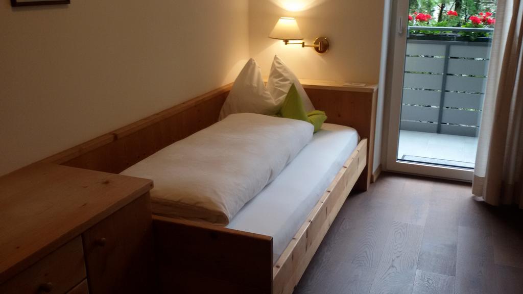 Einzelzimmer mit Balkon