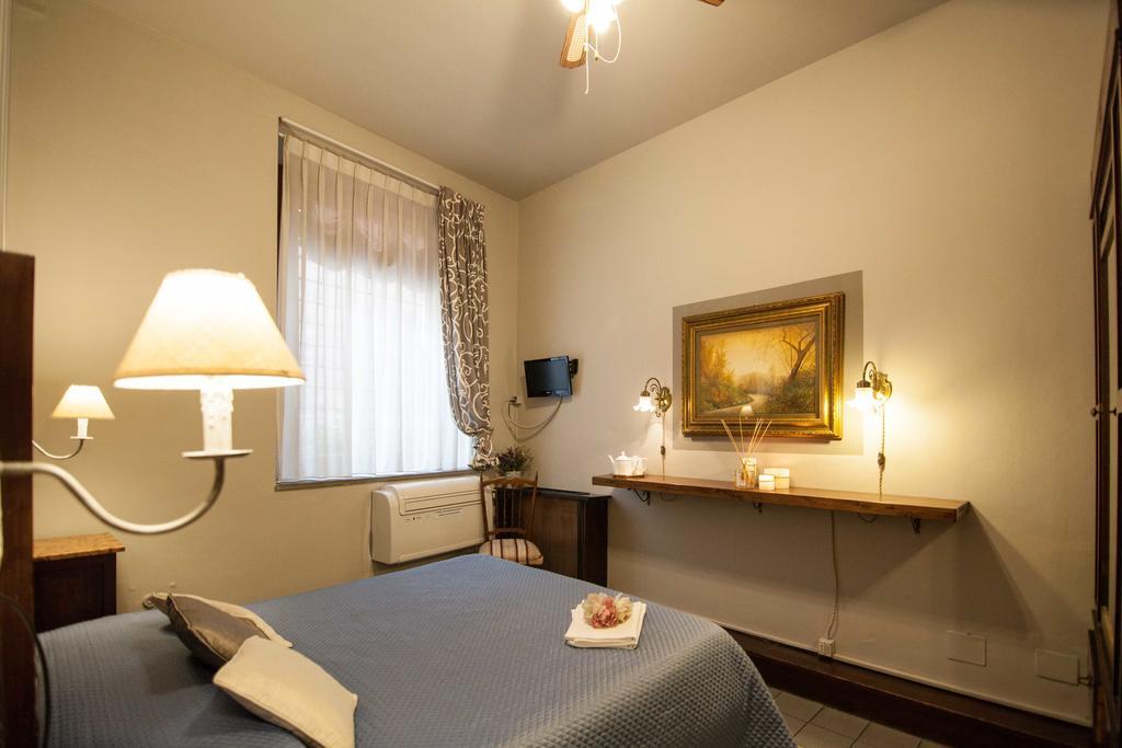 Chambre Quadruple - Rez-de-Chaussée - Vue sur Rue