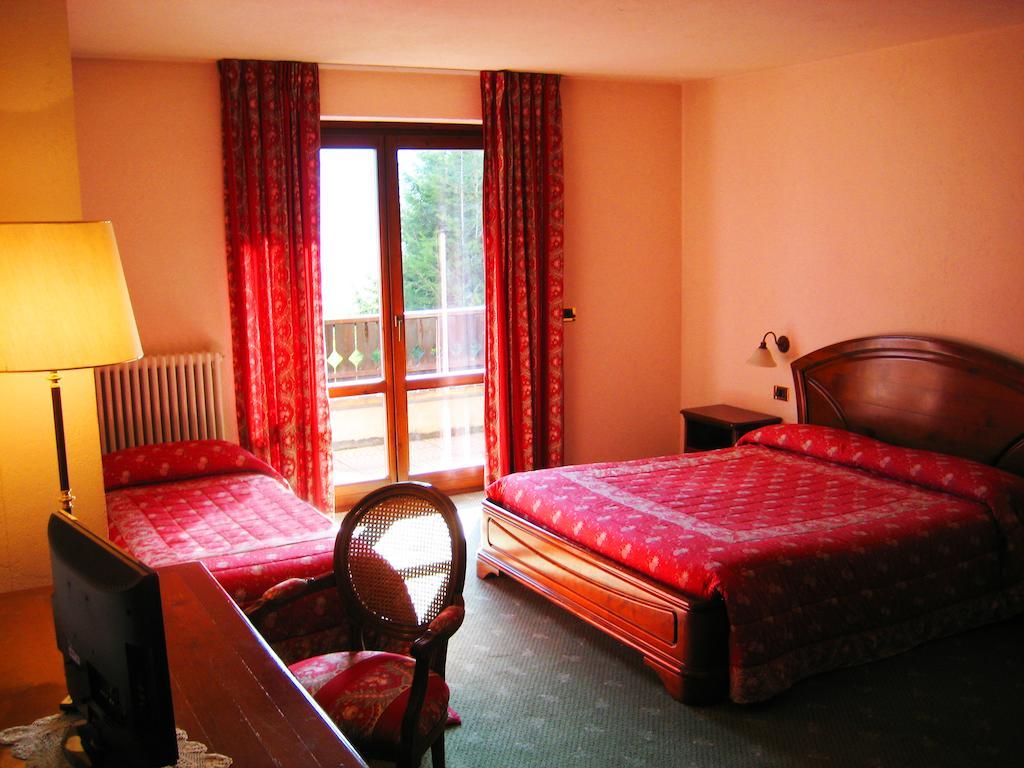 Chambre Triple avec Balcon et Vue sur la Vallée