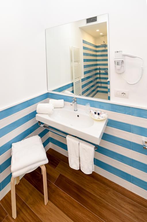 Quarto Deluxe com Cama de Casal ou 2 de Solteiro