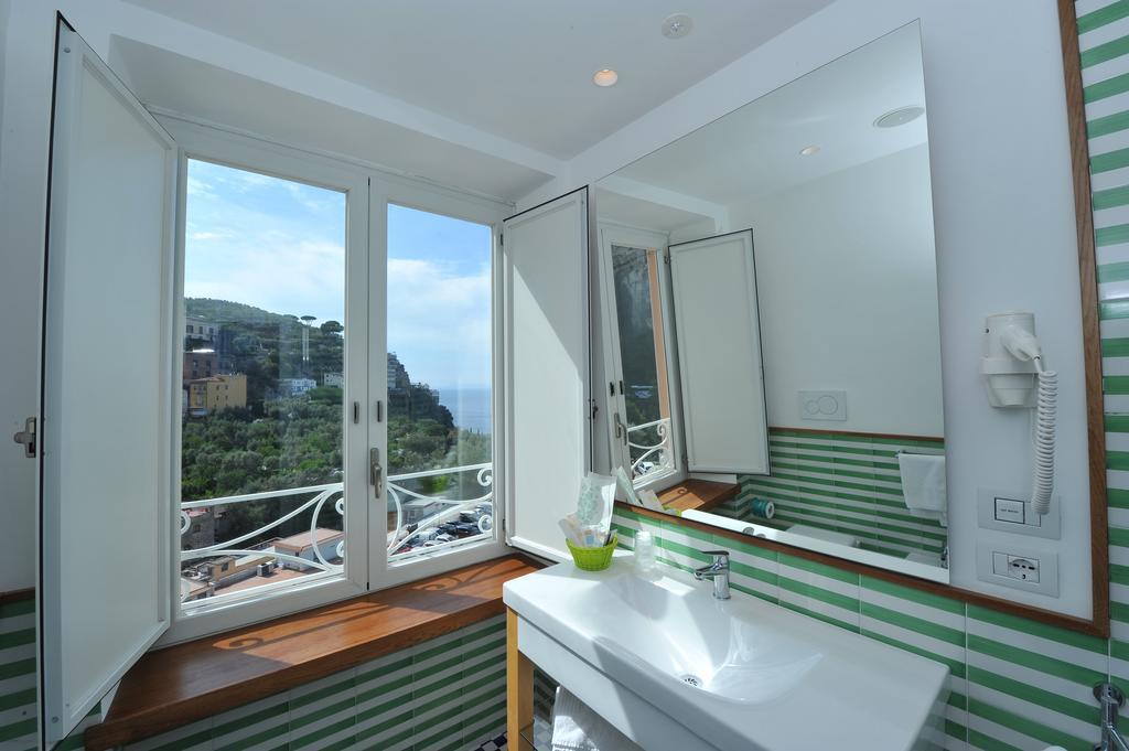 Deluxe Tweepersoonskamer met 1 of 2 Bedden en Uitzicht op Zee