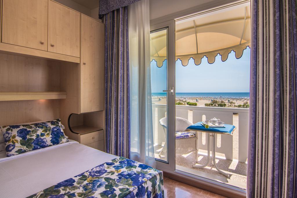 Triple Room with Front Sea View,411222252:JPEG