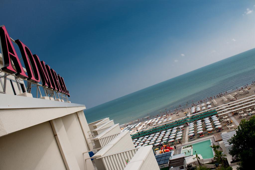 Camera Matrimoniale Superior con Balcone e Vista Mare