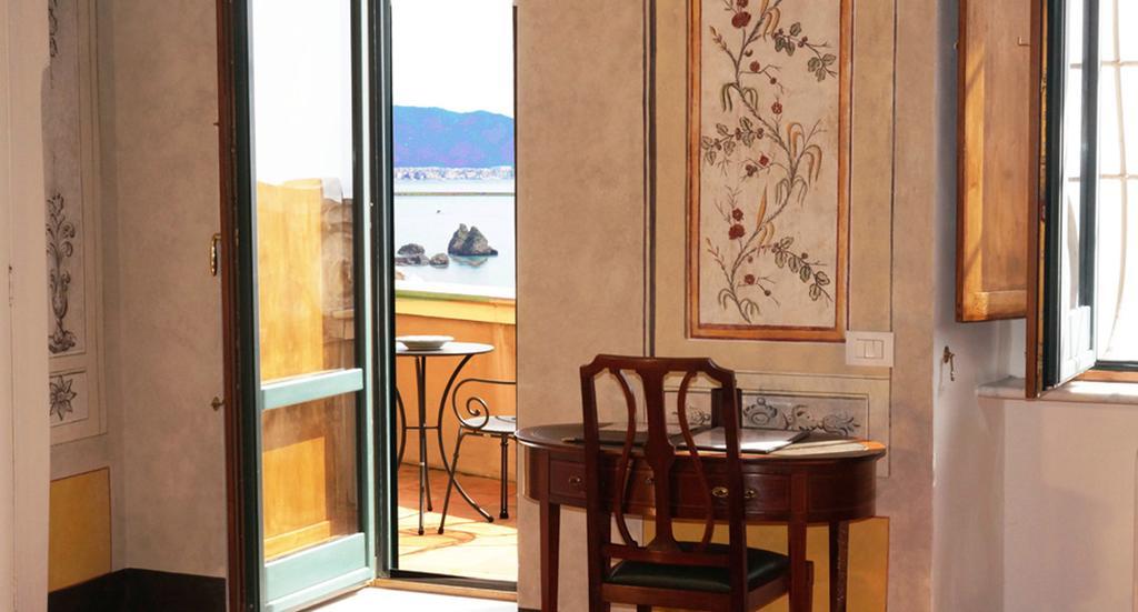 Queen Room with Balcony,738357091:JPEG