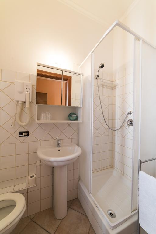 Twin Room (Via Teobaldi, 2)
