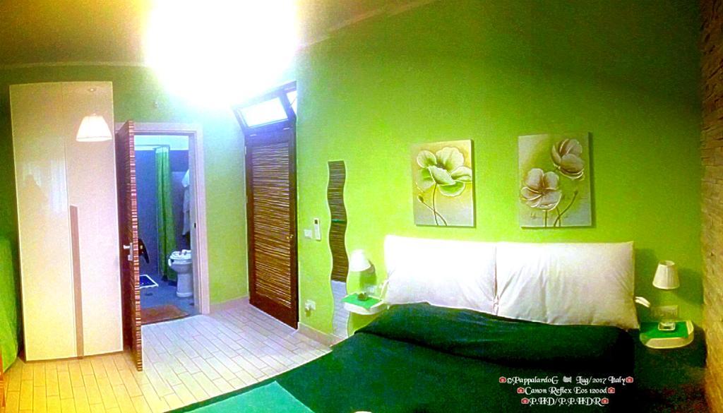 Habitación con cama extragrande y ducha a ras de suelo - Adaptada para personas con movilidad reducida