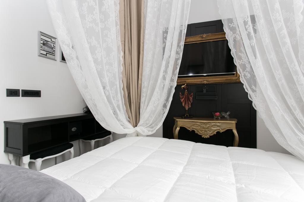 Gold Apartment