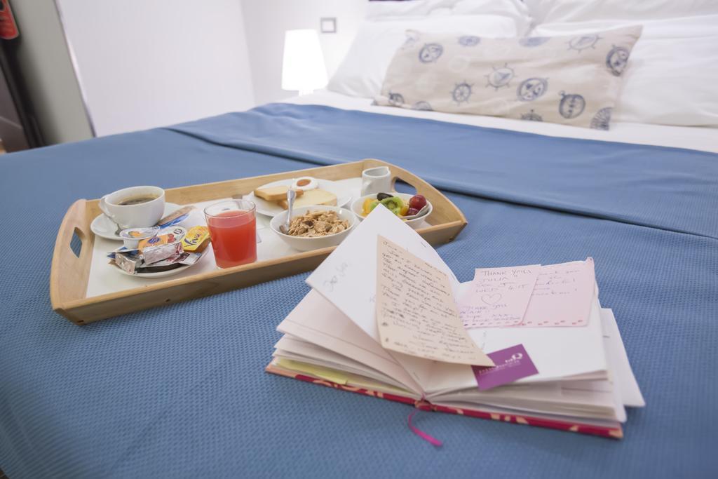 Quarto com Cama de Casal ou 2 de Solteiro
