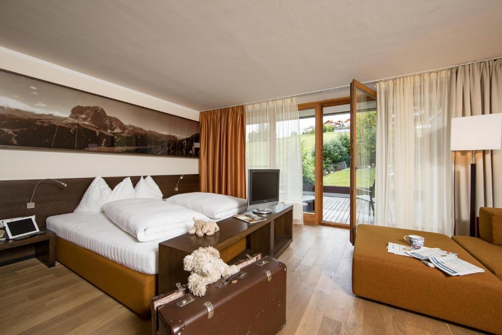 Superior Double Room Balcony Mountain View