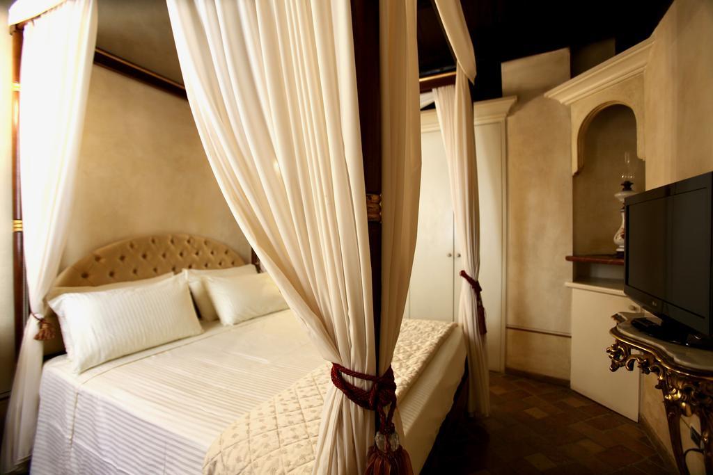 Queen Suite Spa Bath