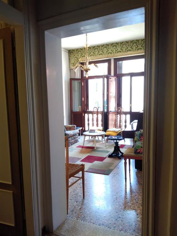 Quarto Individual com Banheiro Compartilhado