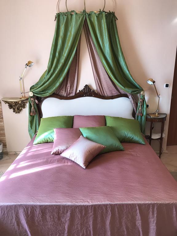 Deluxe Double Room with Shower