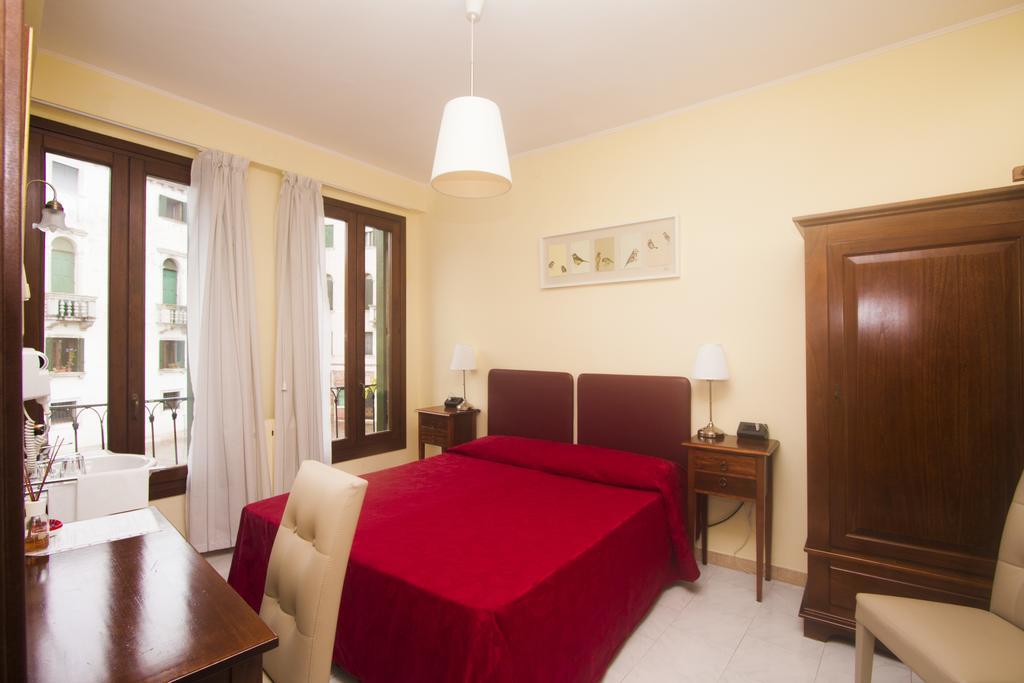 Habitación Doble con baño compartido - Sin baño privado
