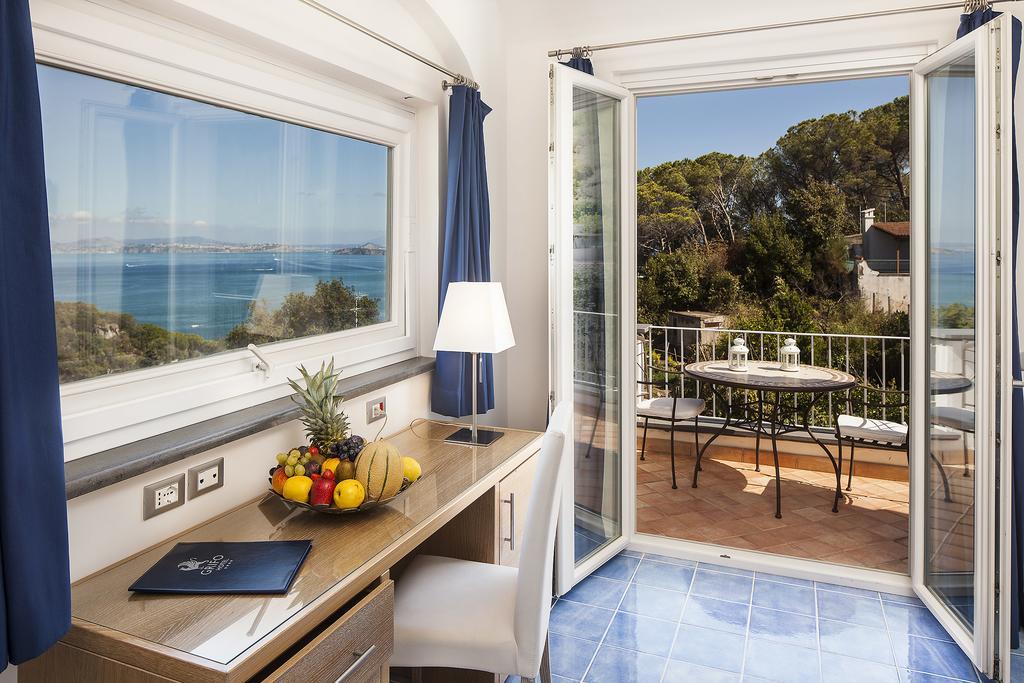 Luxury Double Room with Frontal Sea View