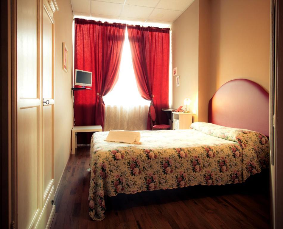 Single Room,973016695:JPEG