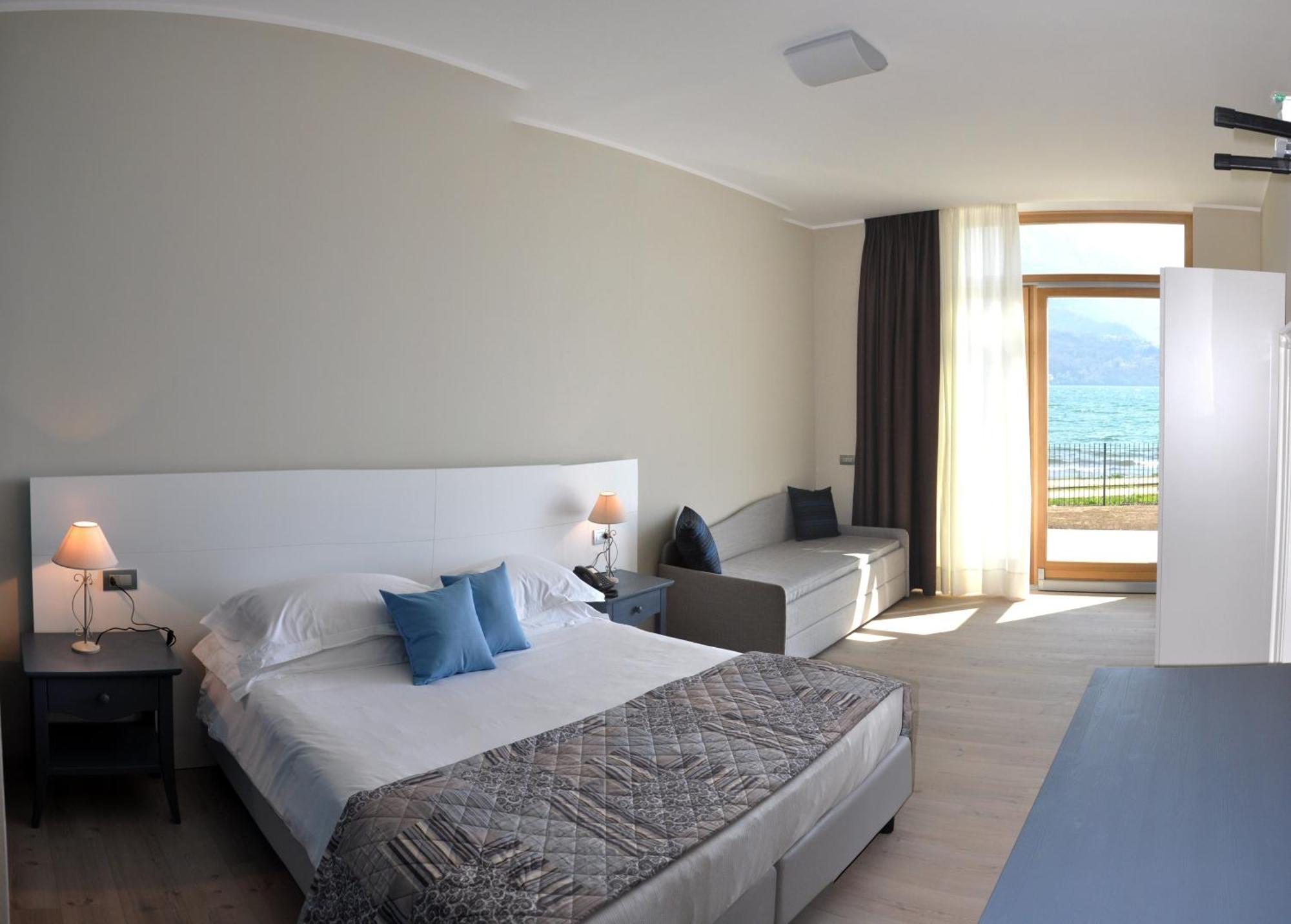 Superior Double or Twin Room Frontal Lake View